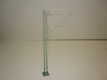 Oberleitungsmast mit Ausleger lackiert