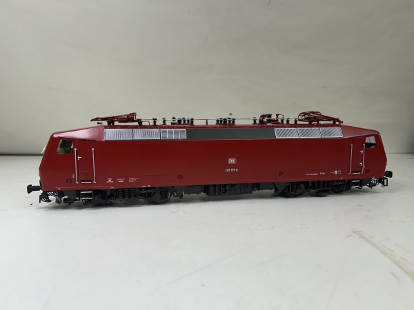 BR 120 von Kiss in Orientrot