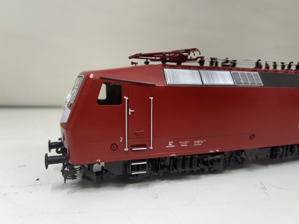 BR 120 von Kiss in Orientrot