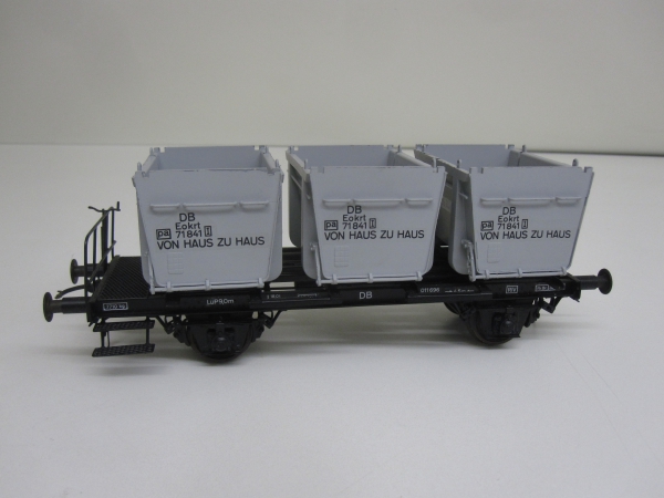 Behälterwagen von Haus zu Haus mit drei Mulden