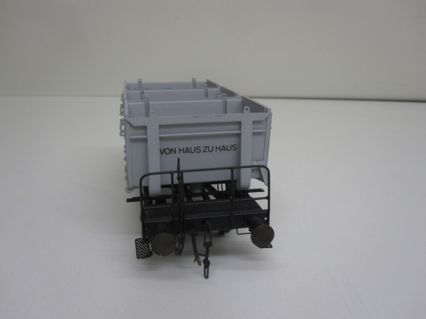 Behälterwagen von Haus zu Haus mit drei Mulden