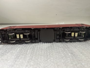 BR 120 von Kiss in Orientrot