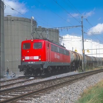 150 065-1 Ep IV in Verkehrsrot DE50013