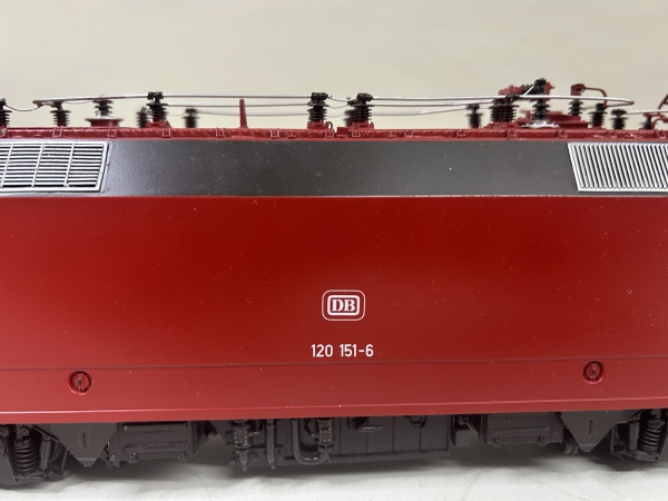BR 120 von Kiss in Orientrot