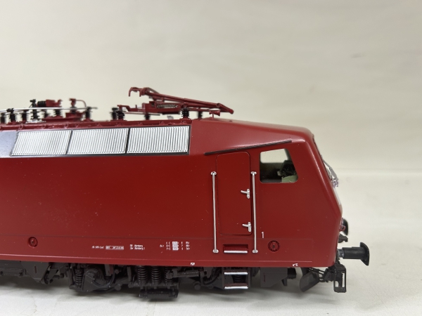 BR 120 von Kiss in Orientrot