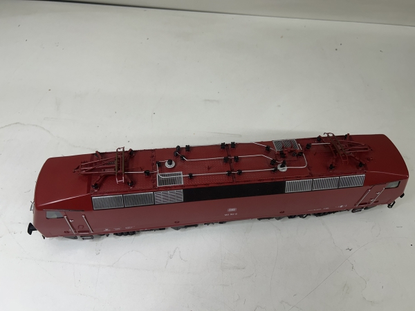 BR 120 von Kiss in Orientrot