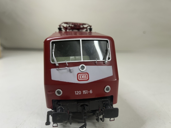 BR 120 von Kiss in Orientrot